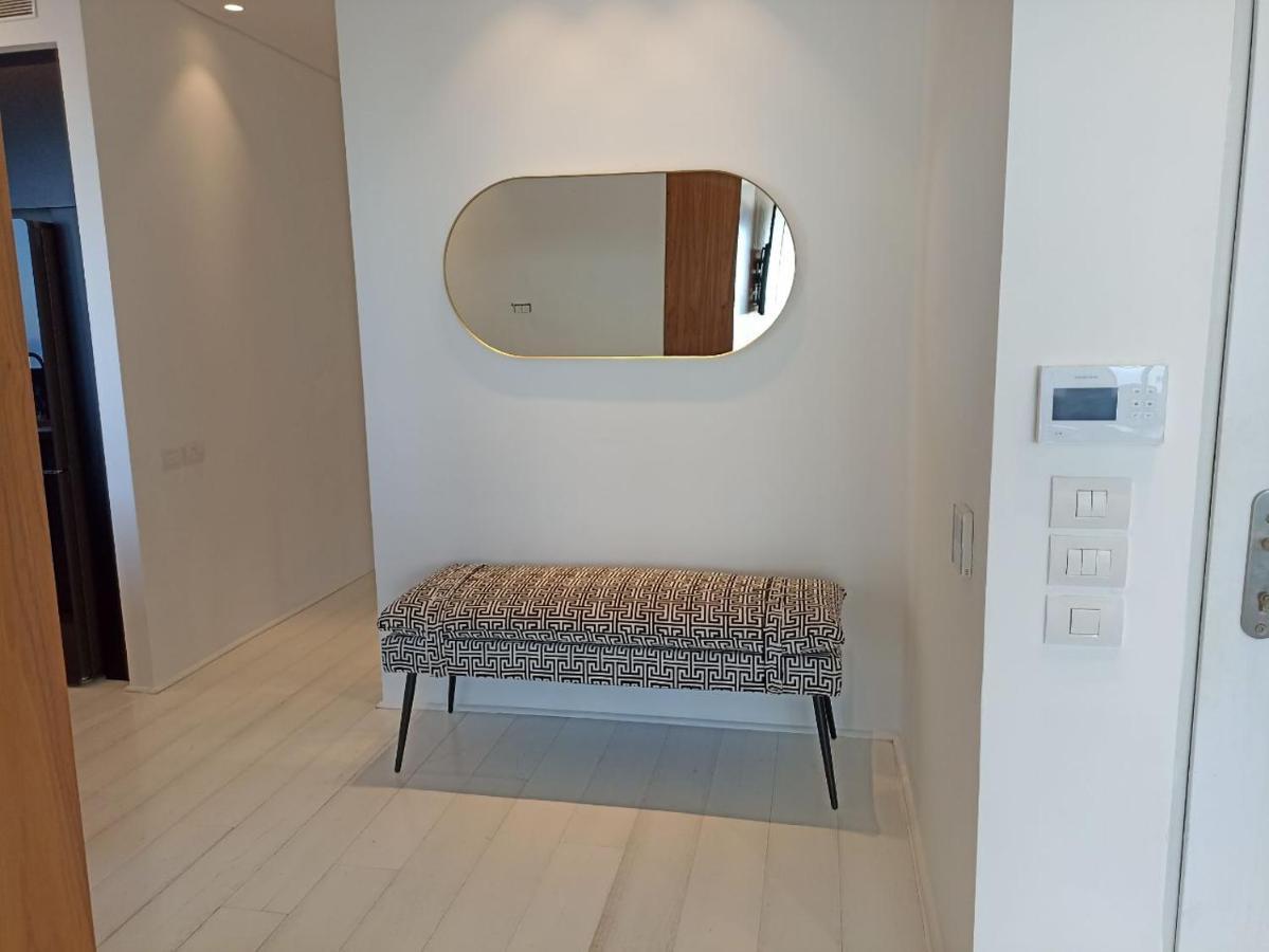 شقة Yalarent Sea-Breeze Penthouse With Jacuzzi بات يام المظهر الخارجي الصورة