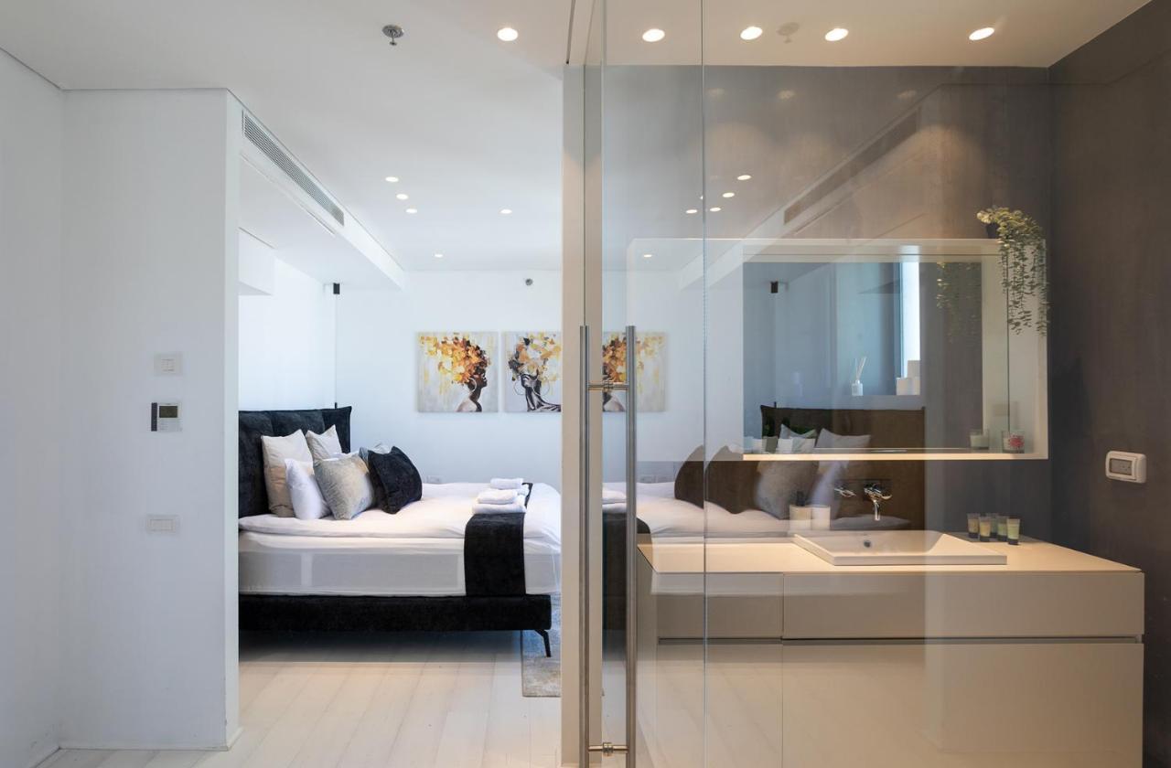 شقة Yalarent Sea-Breeze Penthouse With Jacuzzi بات يام المظهر الخارجي الصورة