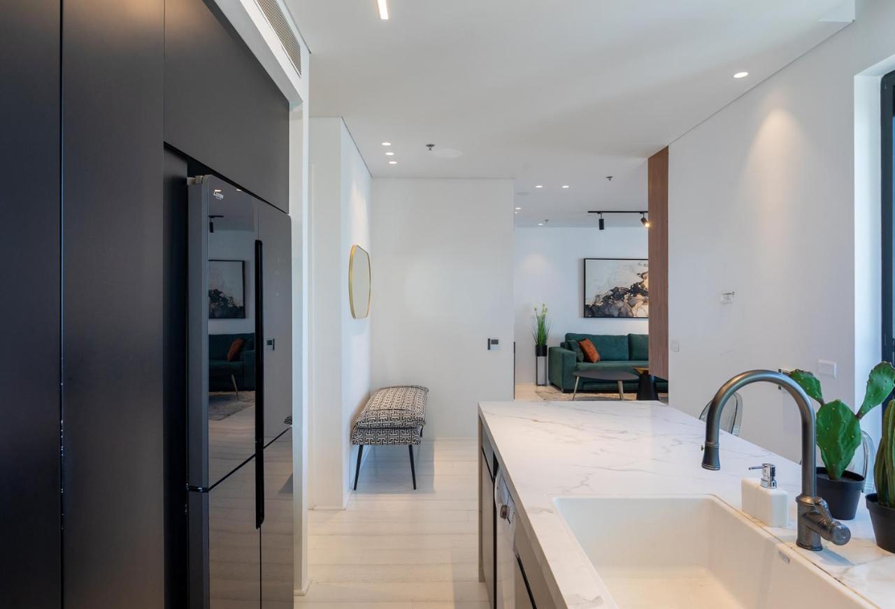 شقة Yalarent Sea-Breeze Penthouse With Jacuzzi بات يام المظهر الخارجي الصورة