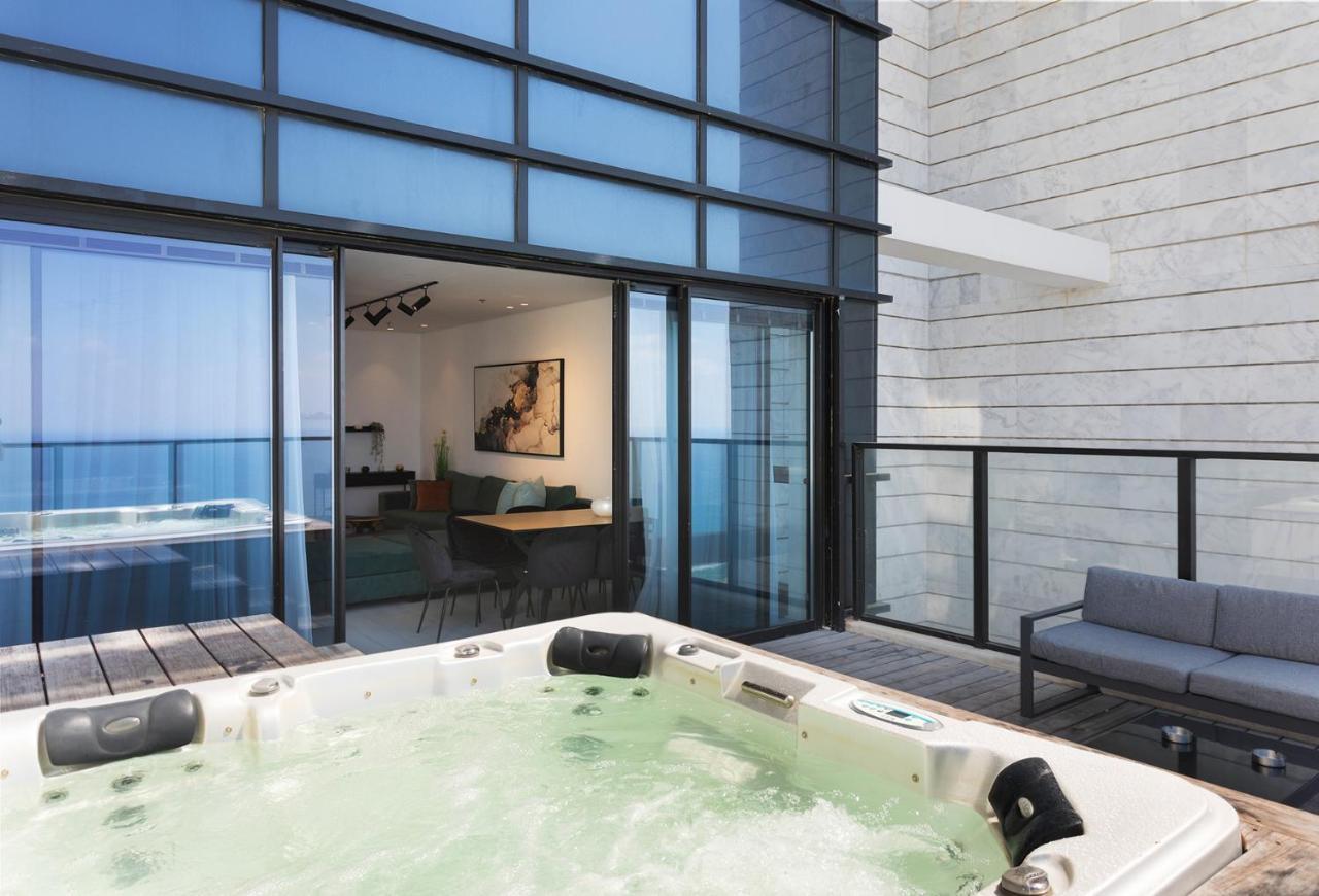 شقة Yalarent Sea-Breeze Penthouse With Jacuzzi بات يام المظهر الخارجي الصورة