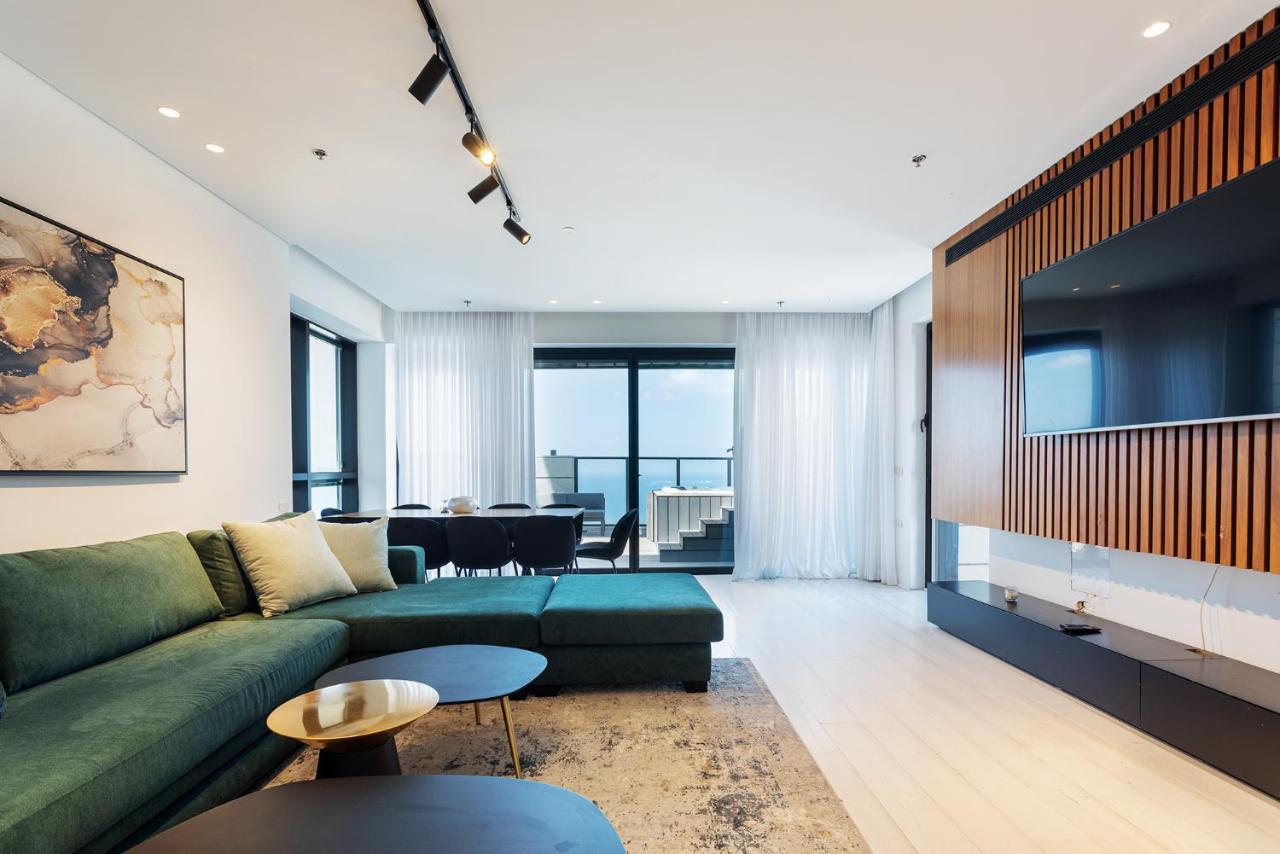 شقة Yalarent Sea-Breeze Penthouse With Jacuzzi بات يام المظهر الخارجي الصورة